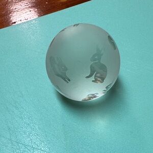 1993 Arthur Court Etched Frosted Glass Bunny Rabbit Paperweight